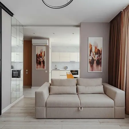 Elegant In Arcadia Apartment *