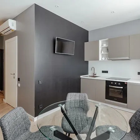 Elegant In Arcadia Apartment *